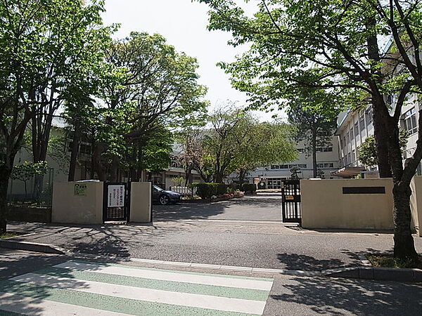船橋市立習志野台中学校1240m徒歩16分