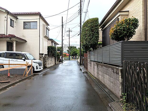 小学校は子育てに安心な徒歩6分 お買い物施設も徒歩圏内で楽々♪
