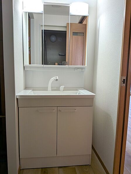 忙しい朝に嬉しいシャンプードレッサー付き洗面化粧台