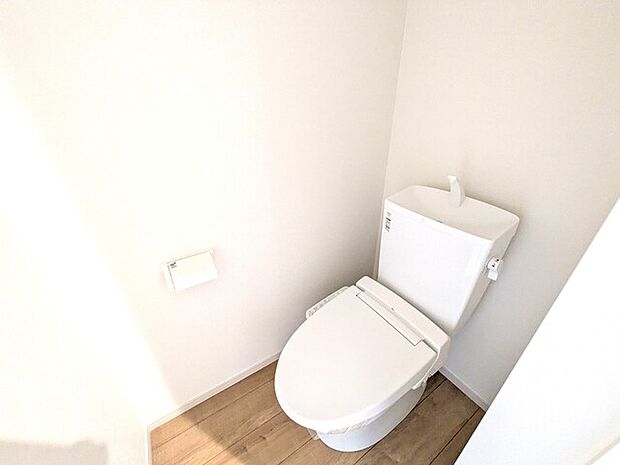 トイレには快適な温水洗浄便座付き