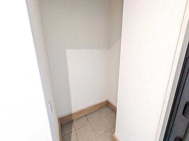 アウトドア用品などがしまえる土間収納