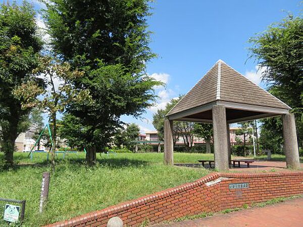 画像24:【公園】平松本町いなり児童公園まで202ｍ
