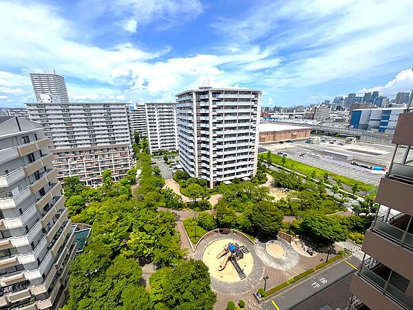 玄関の共用廊下側からの眺望です。