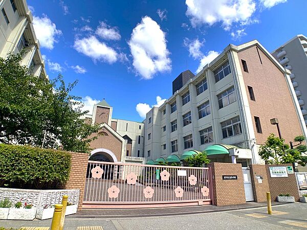 ●学校情報大阪市立高見小学校　徒歩3分
