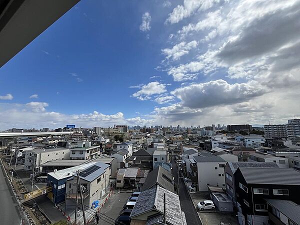 南東向きバルコニーからの眺望良好♪開放感のある明るい住空間が魅力です。