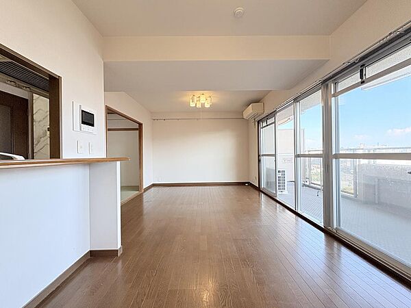 ●LDK約16帖たっぷりの陽当りで明るい空間があり、気持ちの良い風通しがあります。