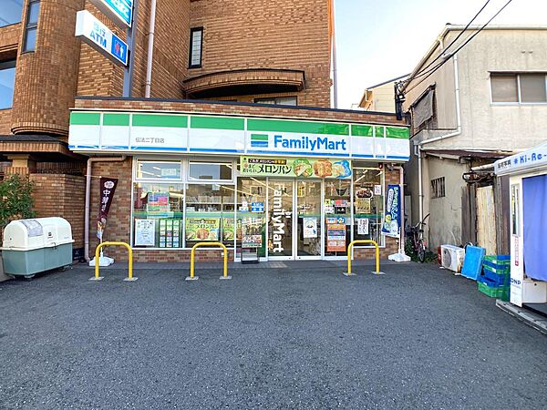 ●コンビニ情報ファミリーマート伝法2丁目店　徒歩10分