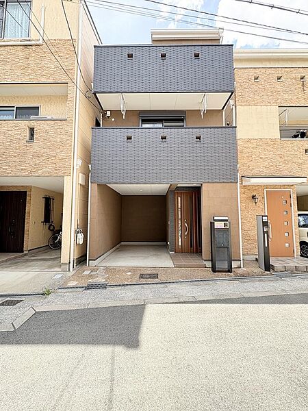 ●現地外観写真（正面）