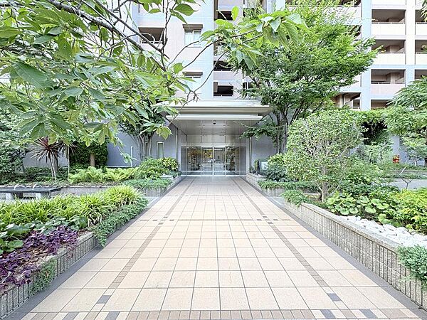 ●現地　エントランス付近