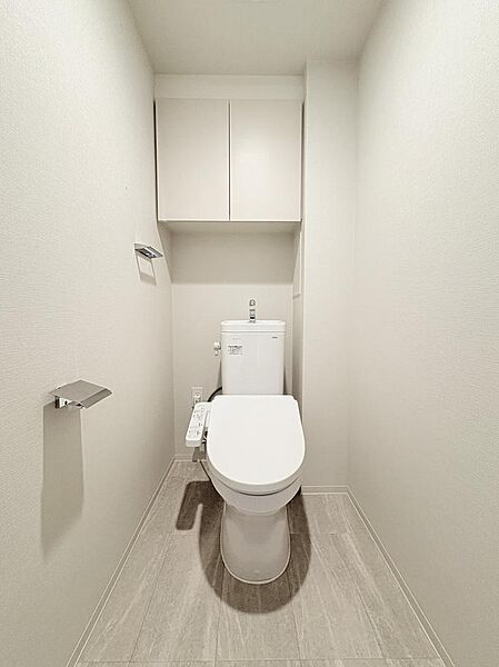 ●温水洗浄便座付き・上部収納有り