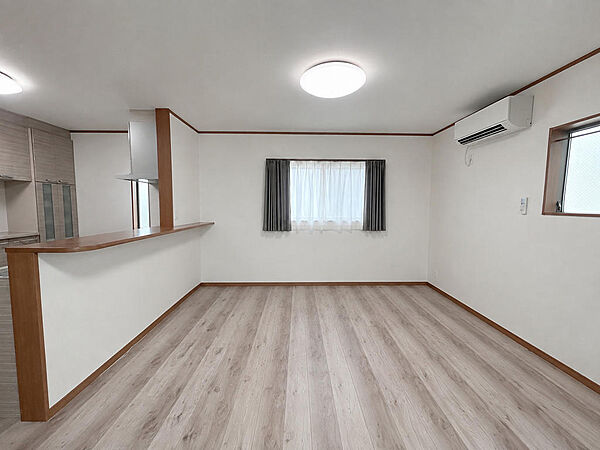 ●開口部も多いため、陽当たり良好です。※AIを使った家具消し加工写真です。