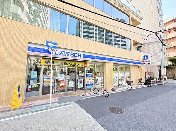 ●コンビニ情報ローソン中津三丁目店　徒歩1分