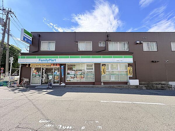 ●ファミリーマート出来島二丁目店　徒歩3分