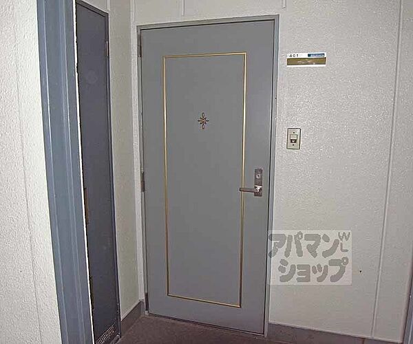 画像11:401号室の玄関のドアです。