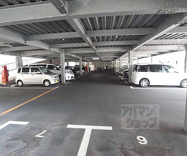 画像11:駐車場も広くスペースをとっております。
