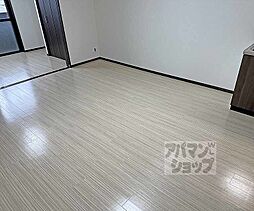 京阪本線 淀駅 徒歩3分の賃貸マンション 1階1LDKのリビング/ダイニング