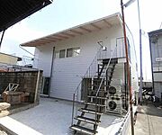 太秦天神川駅より徒歩12分 築6年8ヶ月 2階建の賃貸物件