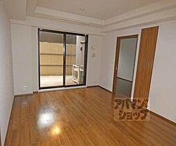 京阪本線 神宮丸太町駅 徒歩12分の賃貸マンション 1階1SLDKのリビング/ダイニング