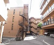 円町駅より徒歩9分 4階 築42年の賃貸物件