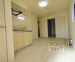 JR山陰本線 円町駅 徒歩7分の賃貸アパート 3階1DKのリビング/ダイニング