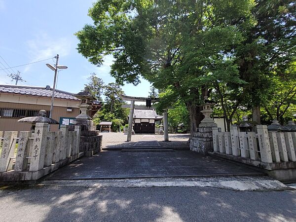 彦根神社　約107m