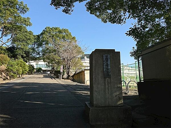 画像19:下関市立勝山中学校（1753m）