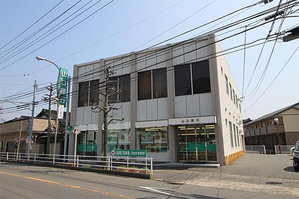 山口銀行小月支店（98m）