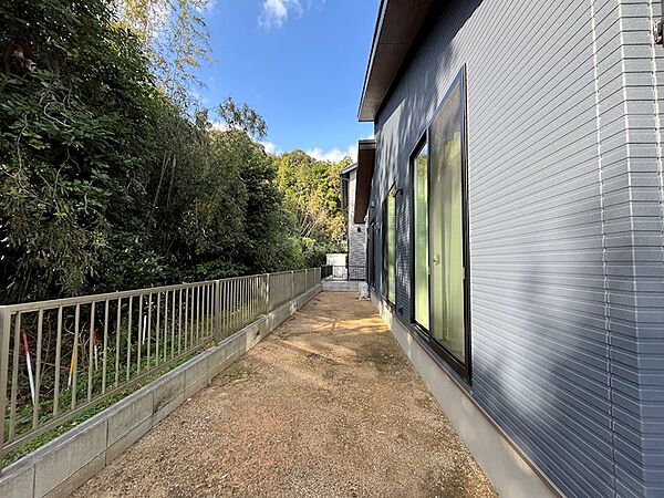 建物裏側のお庭