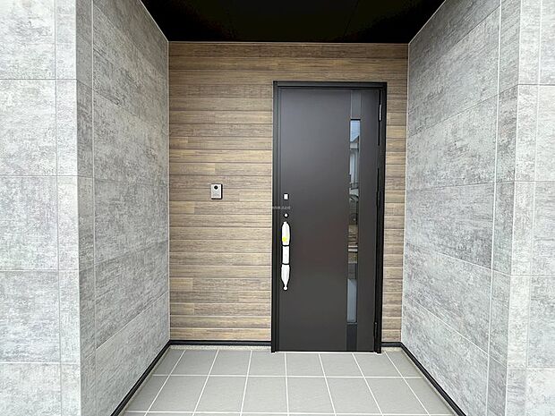 屋根付きの玄関ポーチ