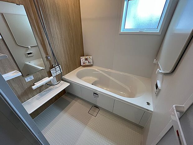 洗い場も広々としたバスルーム