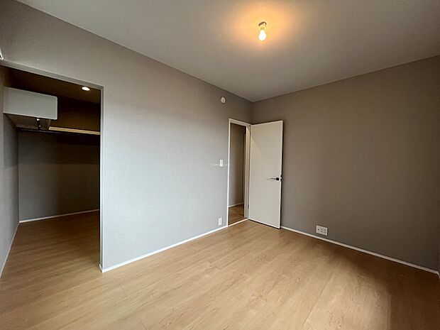 2F洋室6帖。WICつきのお部屋