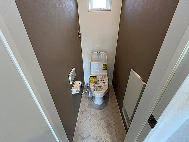 シックな雰囲気の2Fトイレ