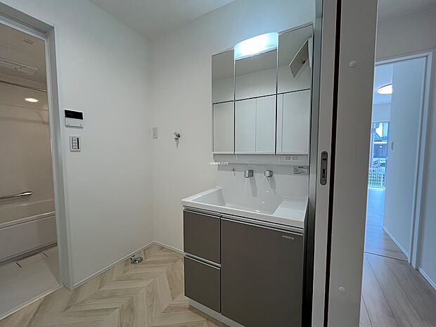 収納豊富な洗面台