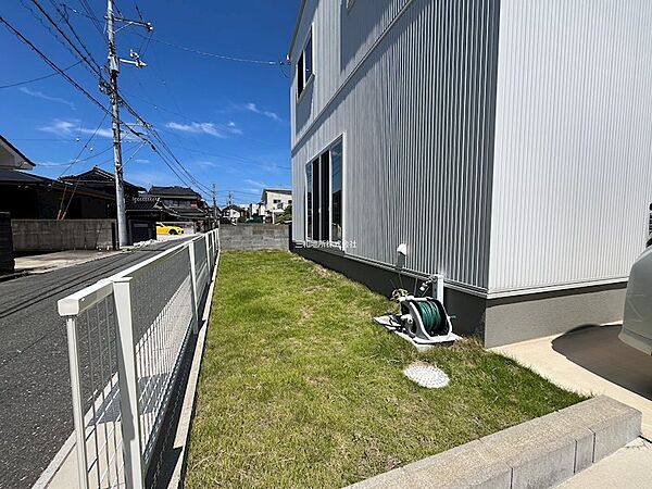 陽光が降り注ぐ庭でガーデニングなど理想の休日をお過ごしいただけます