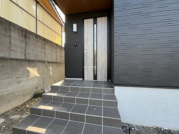 防犯面も安心のダブルロックの玄関ドア