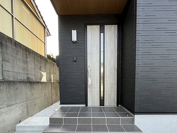 防犯面も安心のダブルロックの玄関ドア