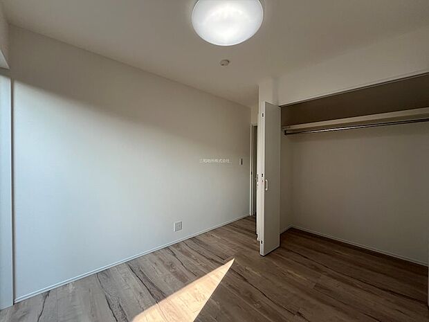 大きなクローゼットのある1F洋室5帖