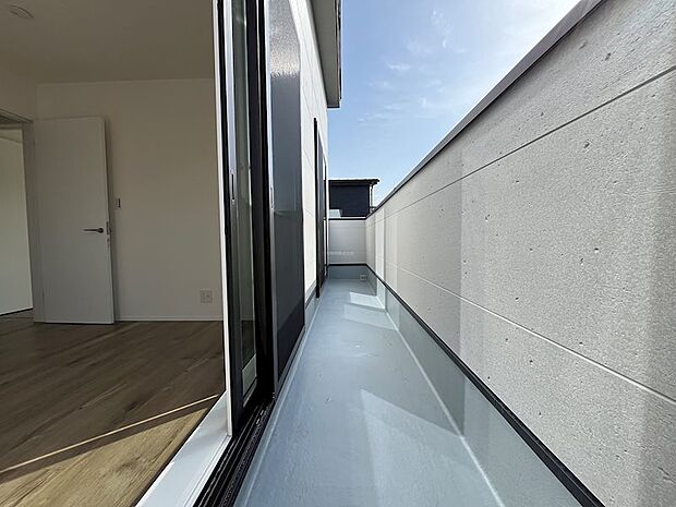 奥行のあるバルコニー