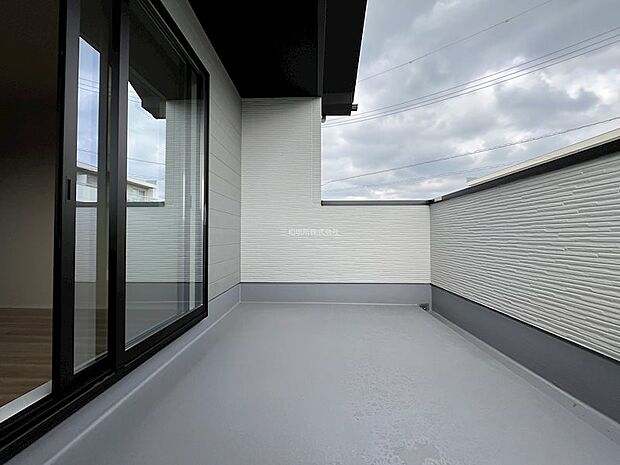 広々としたバルコニー