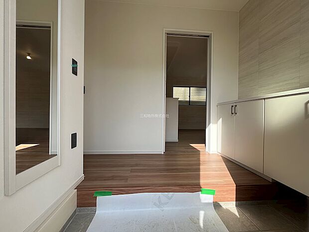 玄関からリビングまでの距離も近いです