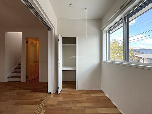 リビングと繋がる1F洋室3帖