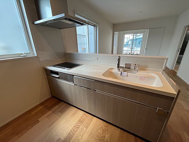 ワークトップも広いキッチン