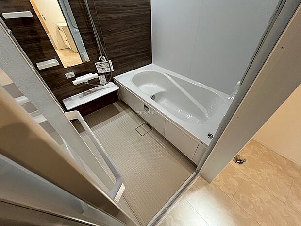 ゆったり足を伸ばせるバスルーム