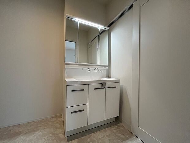 収納豊富な洗面台