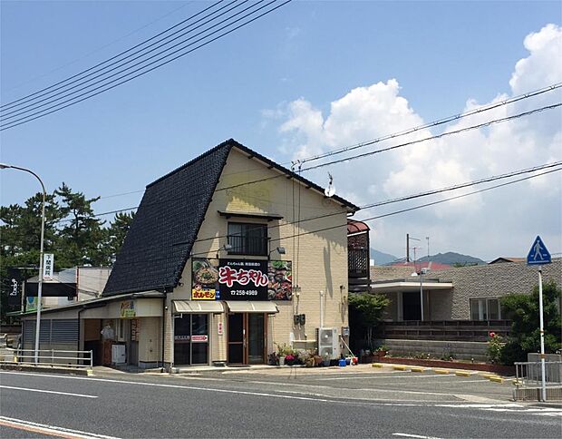 焼肉牛ちゃん小売販売（365m）