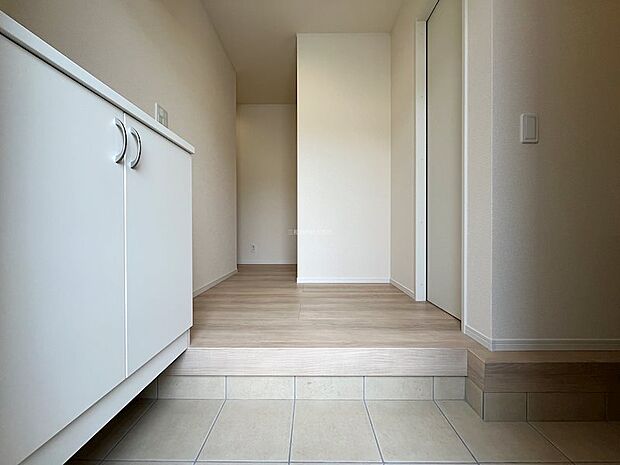 玄関ホールからお部屋の中が見えにくいです