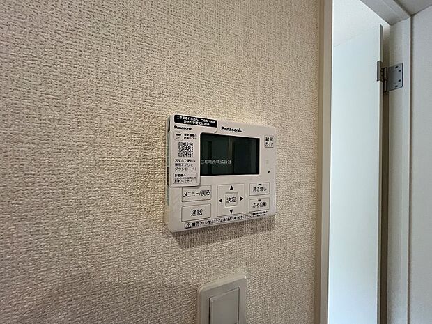 キッチン横からも給湯の操作ができます