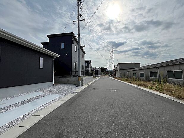 分譲地内なので交通量も少なめです