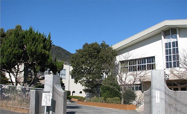 下関市立勝山小学校(822m)