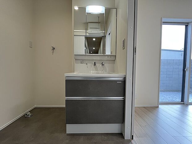 水回りは色使いを合わせて統一感があります